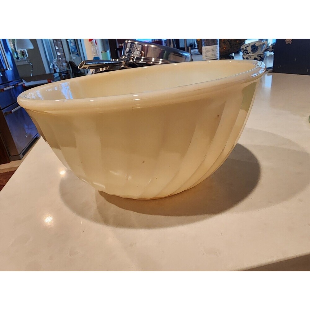 Vintage Fire-King Swirl Ivory 9" Mixing Bowl Oven Ware USA Excellent Condition